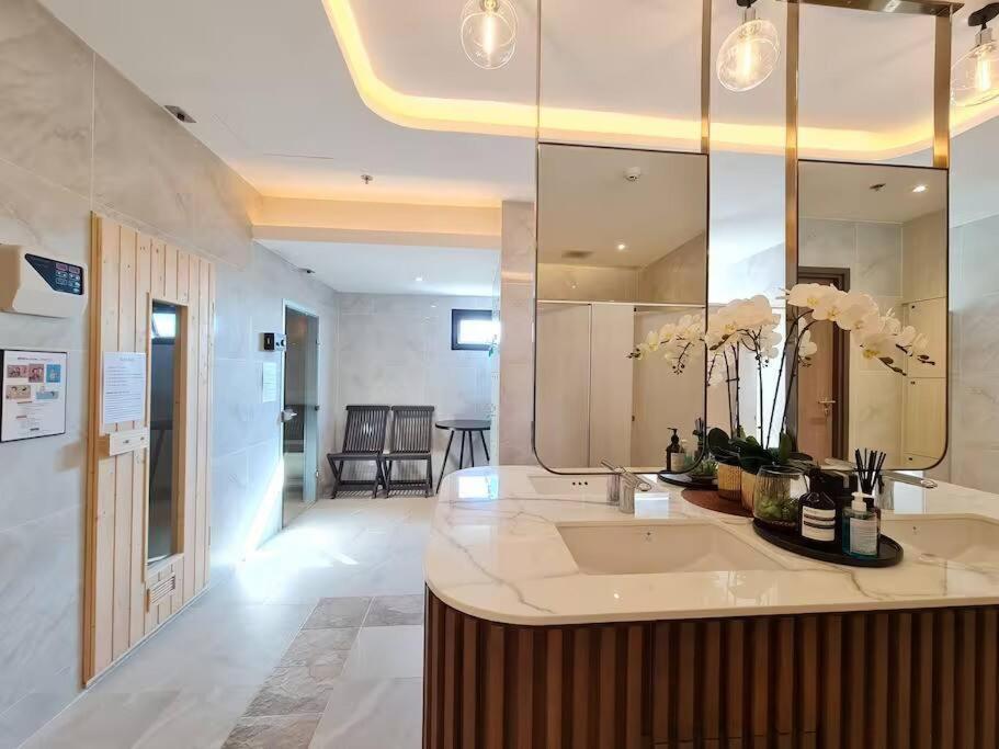 Astra Sky River High Floor,3 Bedrooms 97㎡ 山景房带浴缸 치앙마이 외부 사진