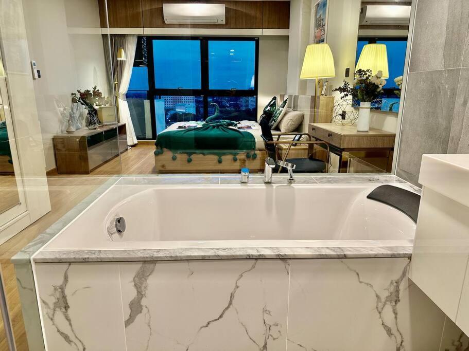 Astra Sky River High Floor,3 Bedrooms 97㎡ 山景房带浴缸 치앙마이 외부 사진
